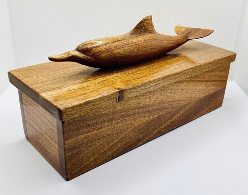Superbly carved dolphin lid - a,